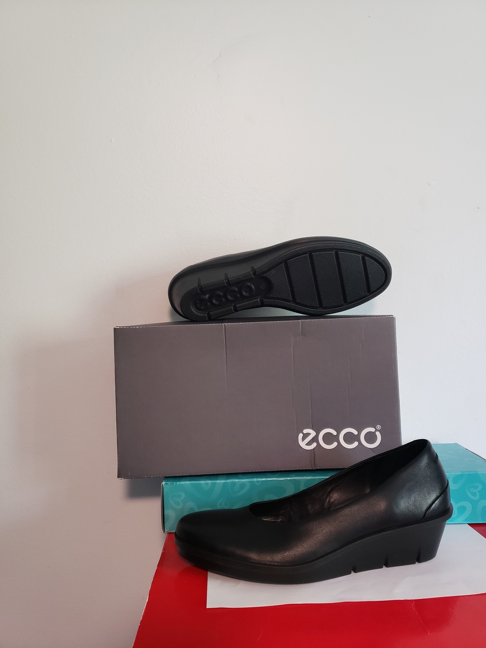 ECCO Black Leather Wedge Pump Like New With Box Super Comfortable 39/8.5us